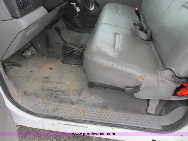 image for item F4273 2005 Ford F250 pickup truck