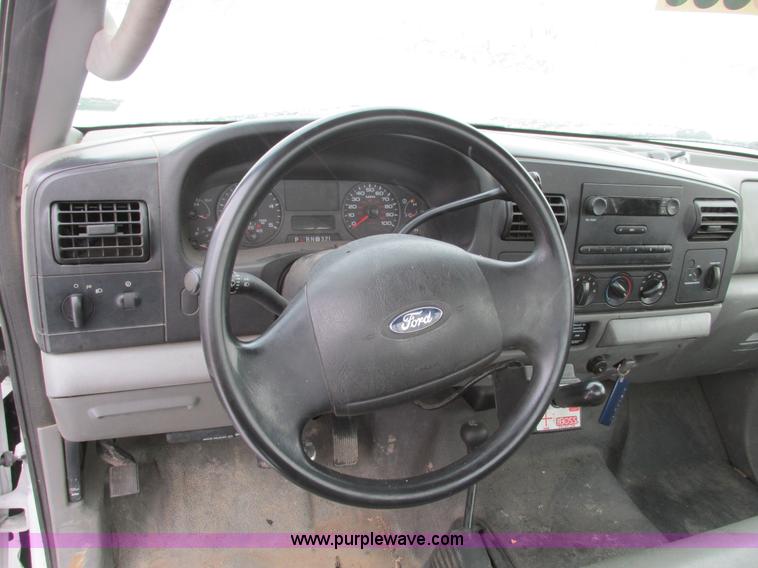 image for item F4273 2005 Ford F250 pickup truck