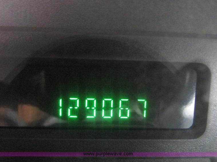 image for item F4273 2005 Ford F250 pickup truck