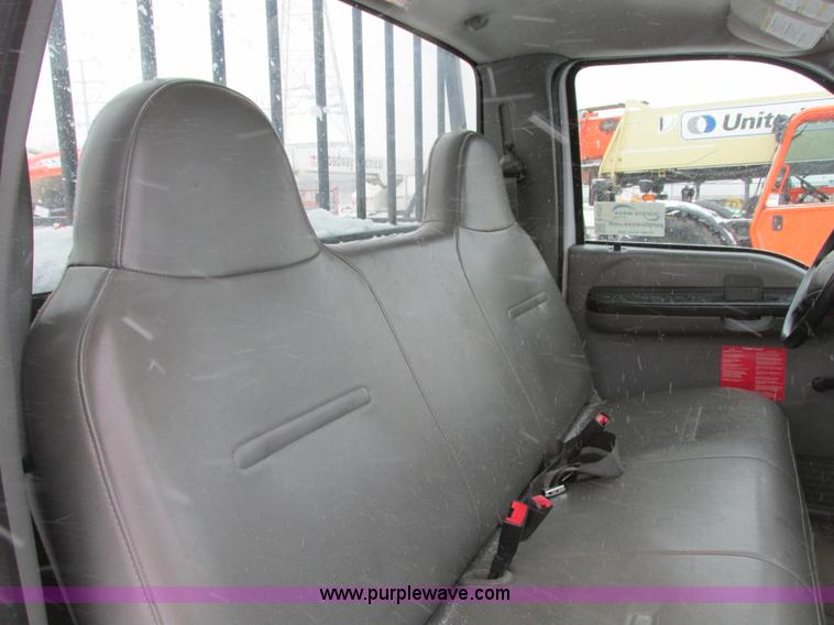 image for item F4273 2005 Ford F250 pickup truck