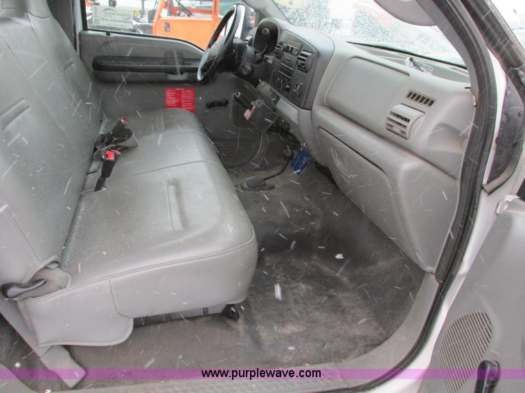 image for item F4273 2005 Ford F250 pickup truck