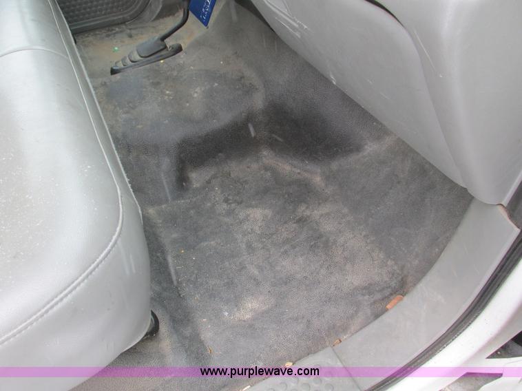 image for item F4273 2005 Ford F250 pickup truck