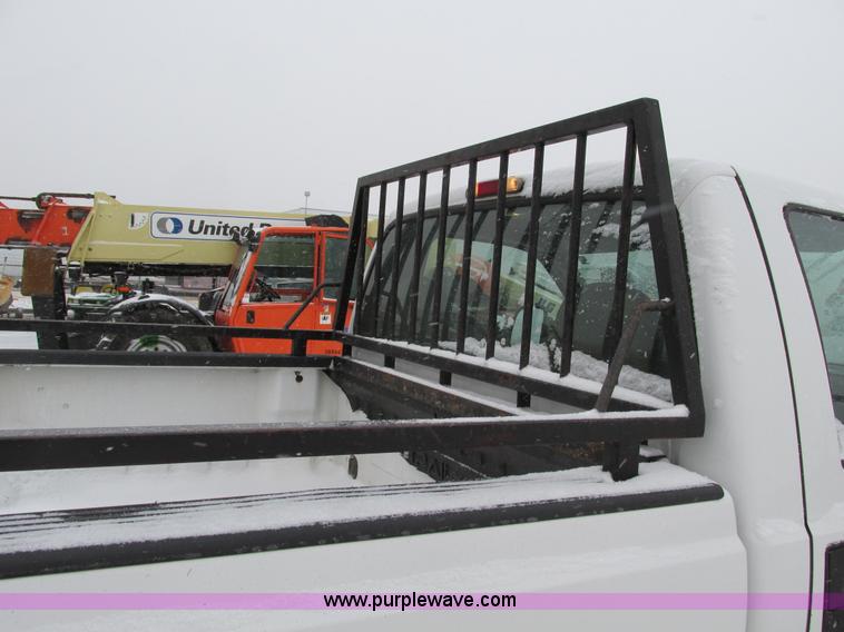 image for item F4273 2005 Ford F250 pickup truck