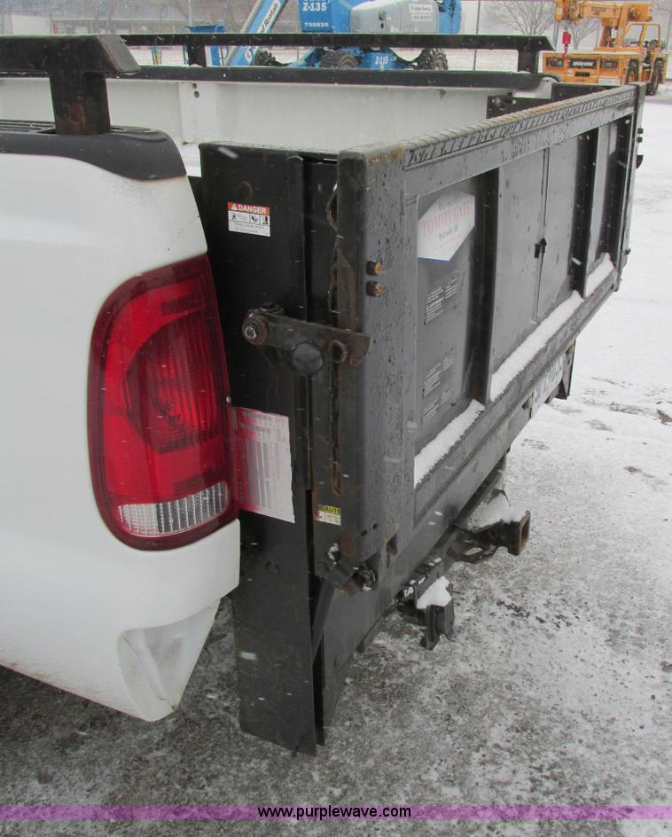 image for item F4273 2005 Ford F250 pickup truck