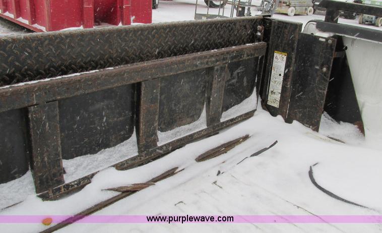 image for item F4273 2005 Ford F250 pickup truck