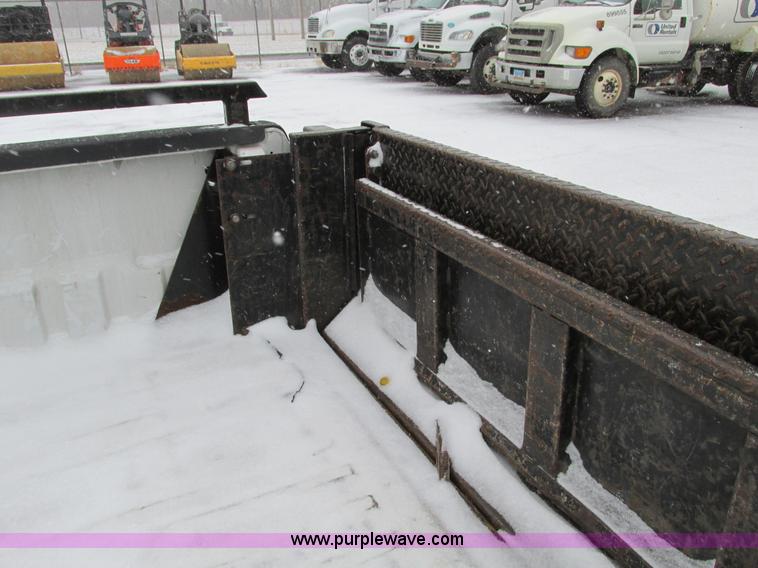 image for item F4273 2005 Ford F250 pickup truck