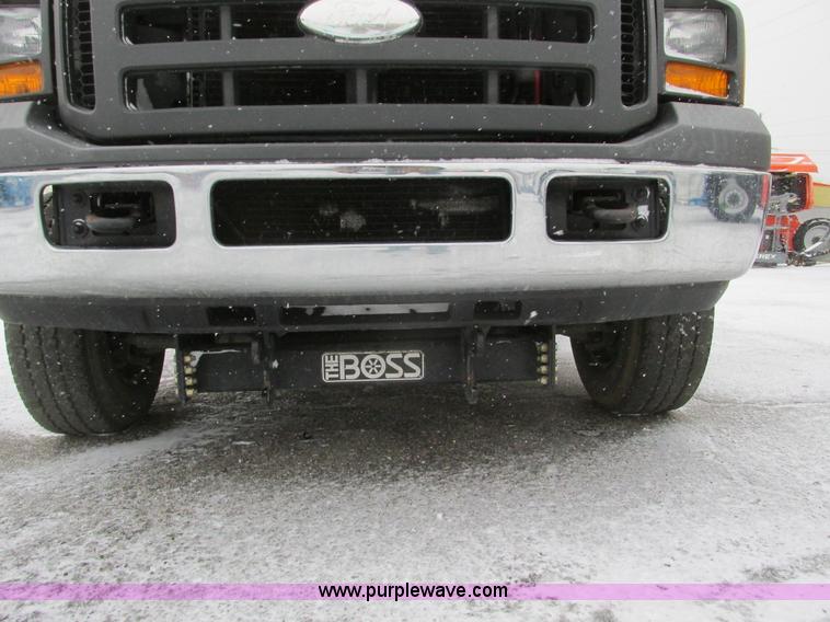 image for item F4273 2005 Ford F250 pickup truck