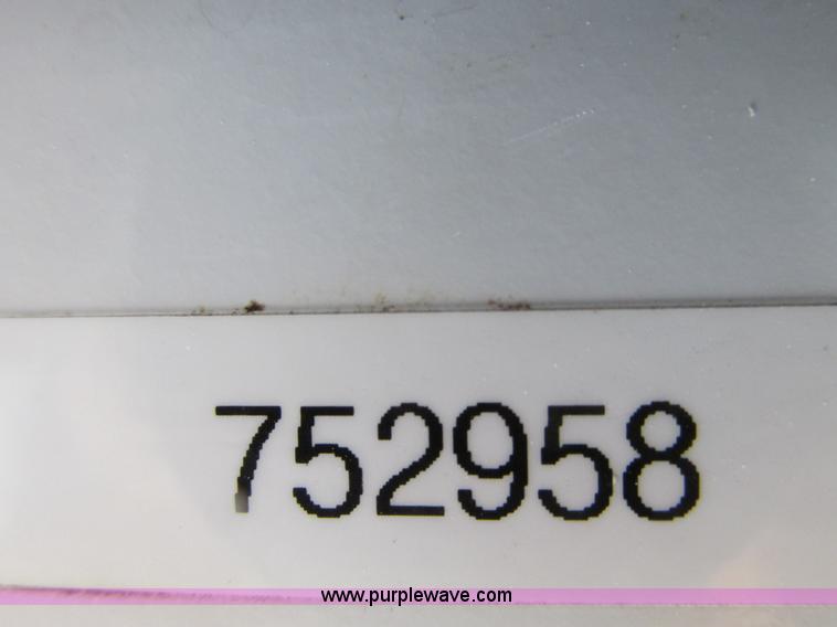 image for item F4273 2005 Ford F250 pickup truck