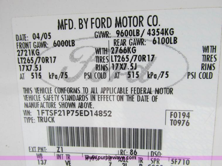 image for item F4273 2005 Ford F250 pickup truck