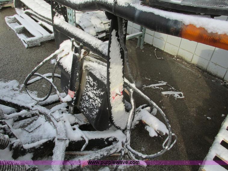 image for item F4273 2005 Ford F250 pickup truck