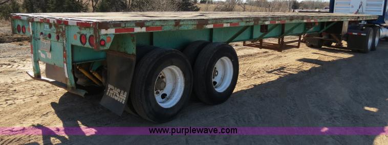 image for item B4561 1990 Fontaine extendable flatbed trailer