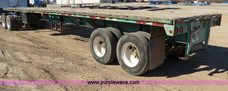 image for item B4561 1990 Fontaine extendable flatbed trailer