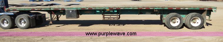 image for item B4561 1990 Fontaine extendable flatbed trailer