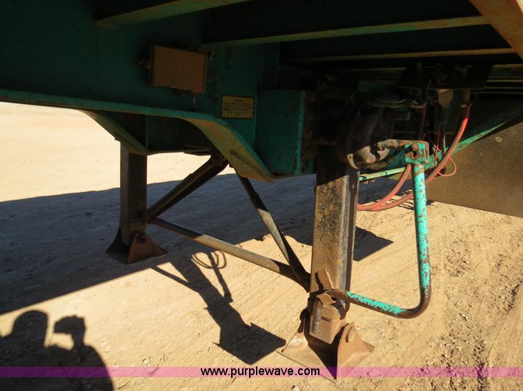 image for item B4561 1990 Fontaine extendable flatbed trailer