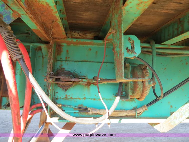 image for item B4561 1990 Fontaine extendable flatbed trailer