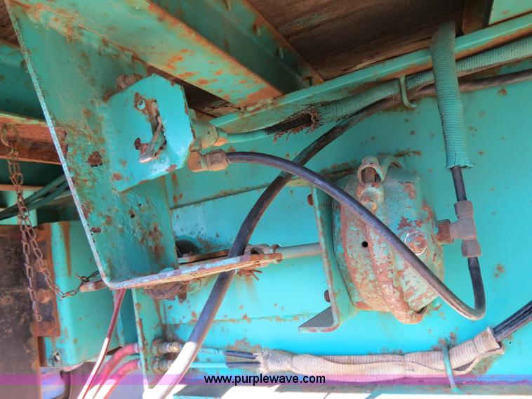 image for item B4561 1990 Fontaine extendable flatbed trailer