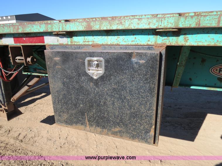 image for item B4561 1990 Fontaine extendable flatbed trailer