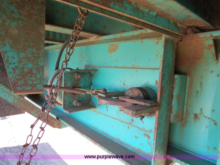 image for item B4561 1990 Fontaine extendable flatbed trailer