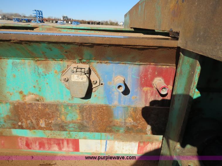 image for item B4561 1990 Fontaine extendable flatbed trailer