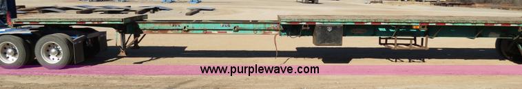 image for item B4561 1990 Fontaine extendable flatbed trailer