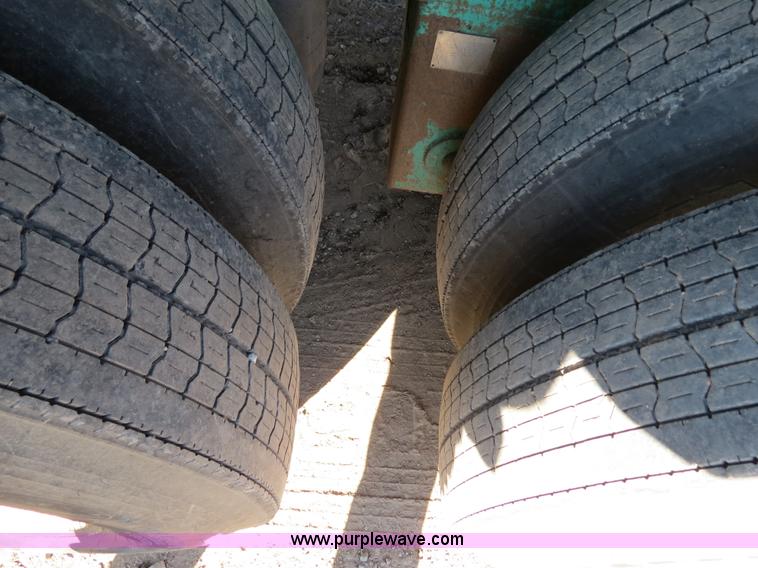 image for item B4561 1990 Fontaine extendable flatbed trailer