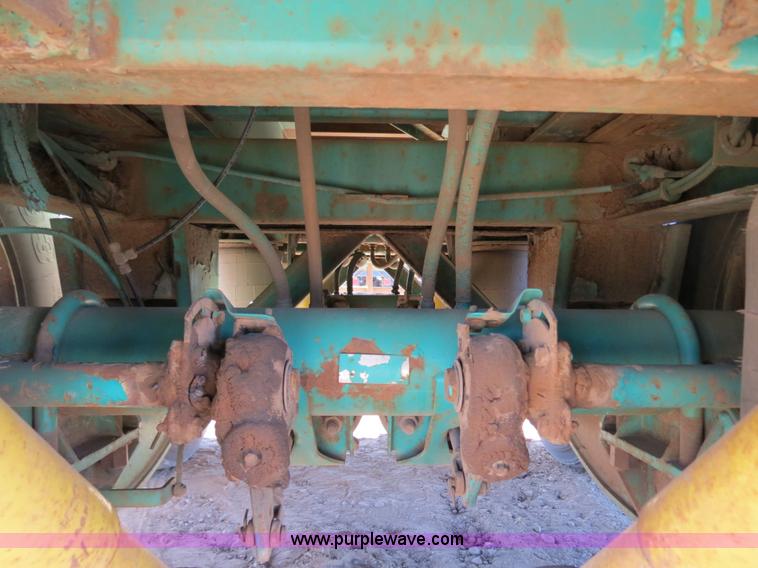 image for item B4561 1990 Fontaine extendable flatbed trailer