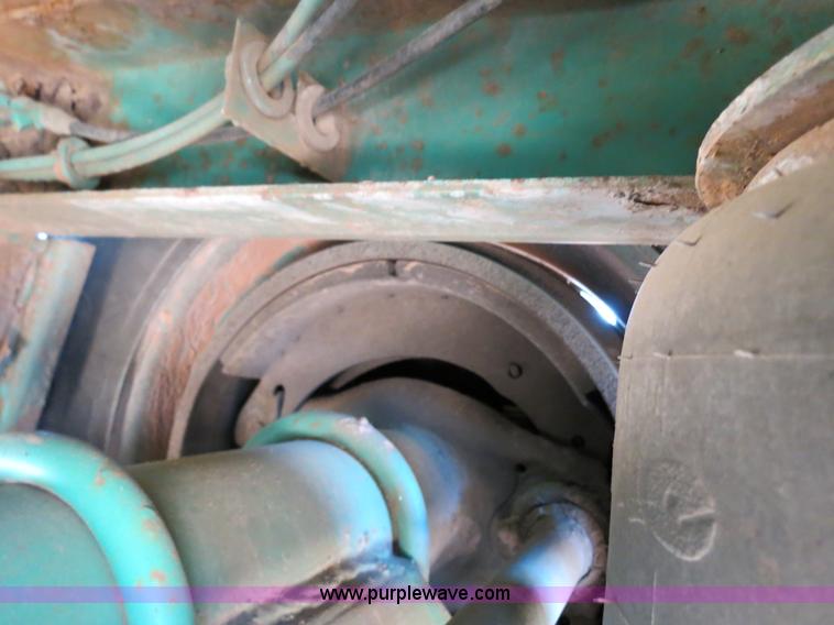 image for item B4561 1990 Fontaine extendable flatbed trailer