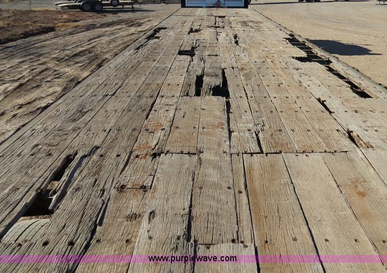 image for item B4561 1990 Fontaine extendable flatbed trailer