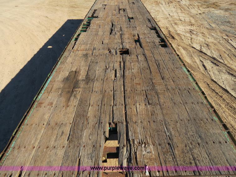 image for item B4561 1990 Fontaine extendable flatbed trailer