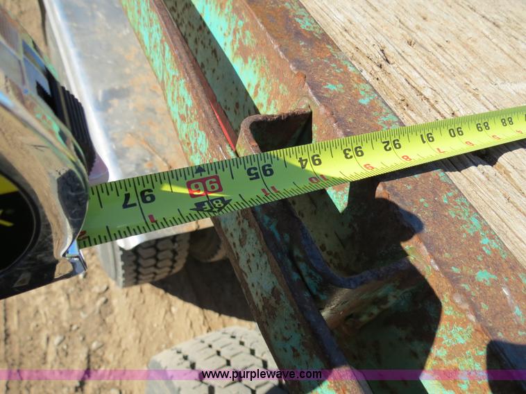 image for item B4561 1990 Fontaine extendable flatbed trailer