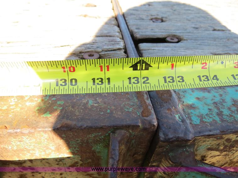 image for item B4561 1990 Fontaine extendable flatbed trailer