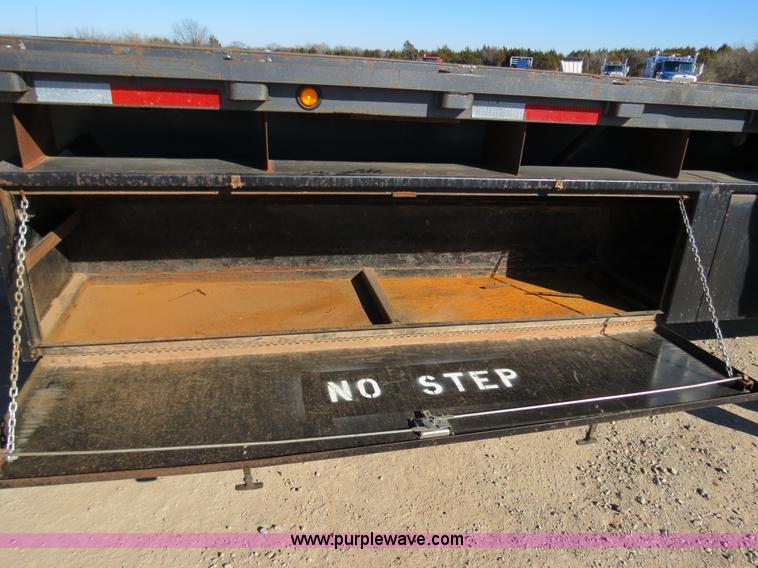 image for item B4562 1986 Monon 48' flatbed trailer