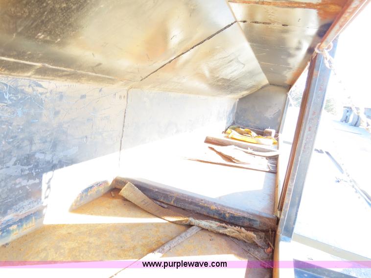 image for item B4562 1986 Monon 48' flatbed trailer