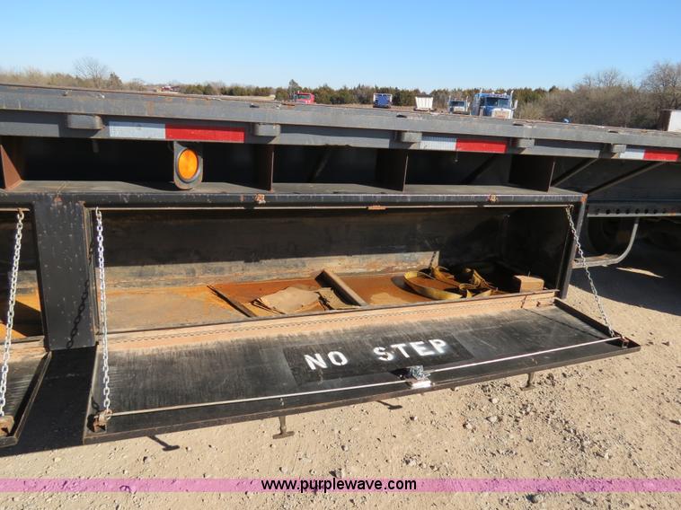 image for item B4562 1986 Monon 48' flatbed trailer