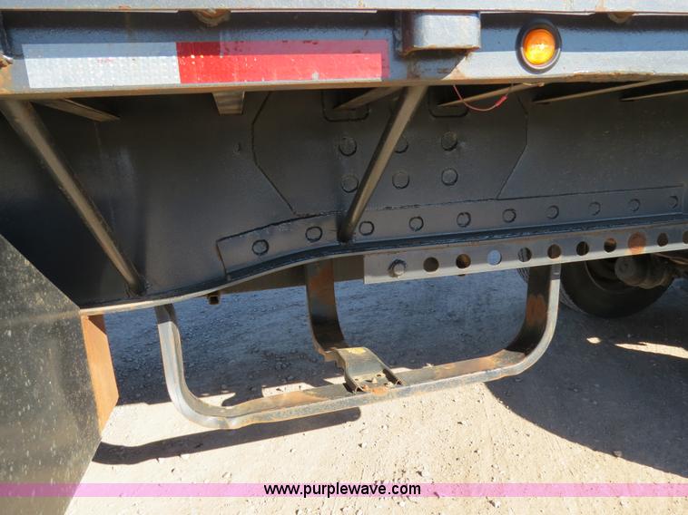 image for item B4562 1986 Monon 48' flatbed trailer