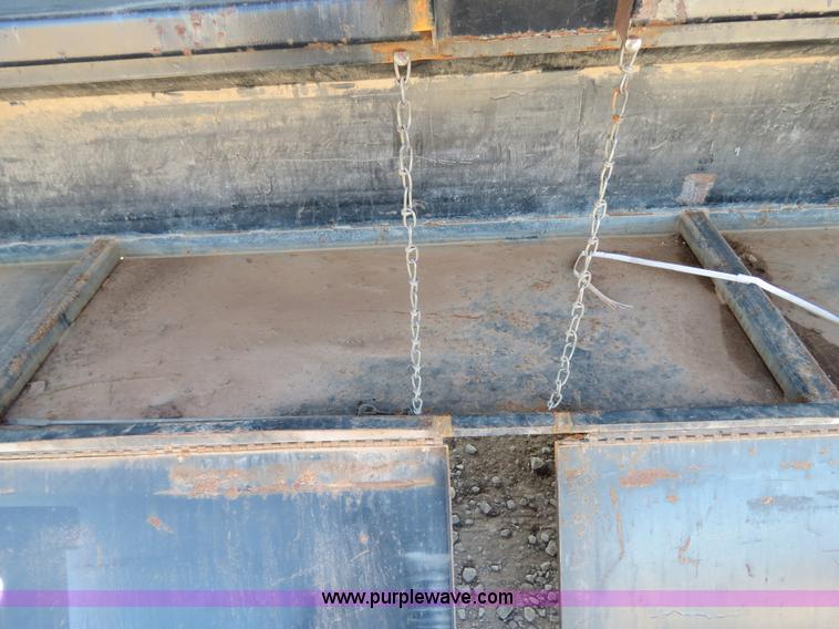 image for item B4562 1986 Monon 48' flatbed trailer