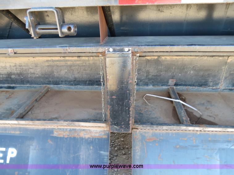 image for item B4562 1986 Monon 48' flatbed trailer