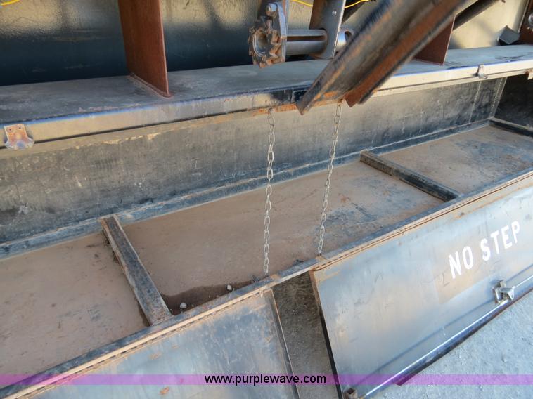 image for item B4562 1986 Monon 48' flatbed trailer