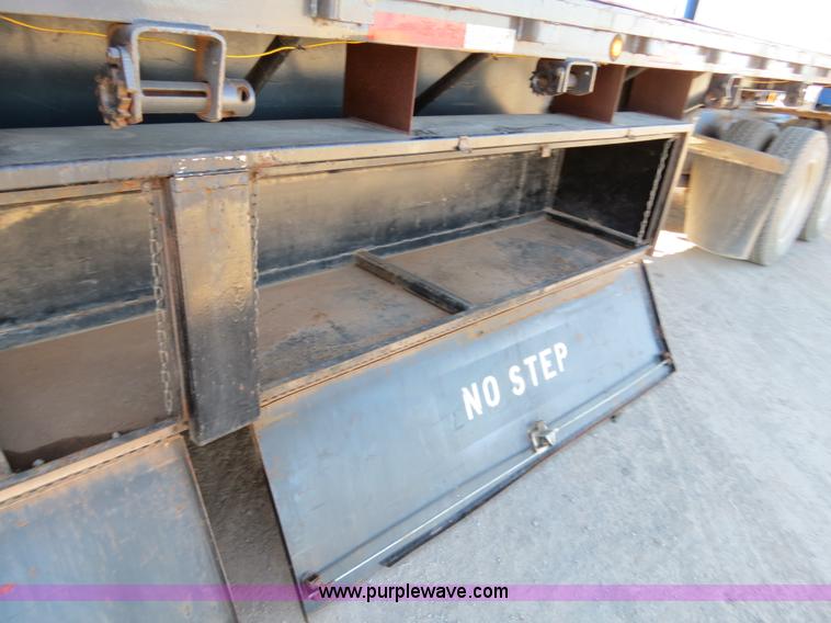 image for item B4562 1986 Monon 48' flatbed trailer