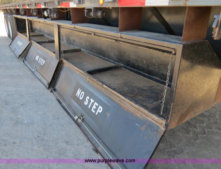 image for item B4562 1986 Monon 48' flatbed trailer