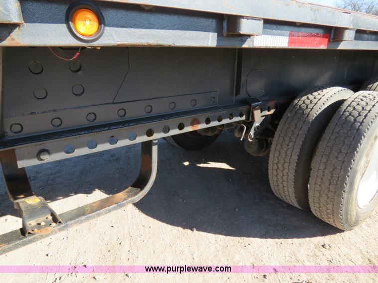 image for item B4562 1986 Monon 48' flatbed trailer