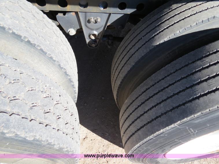 image for item B4562 1986 Monon 48' flatbed trailer