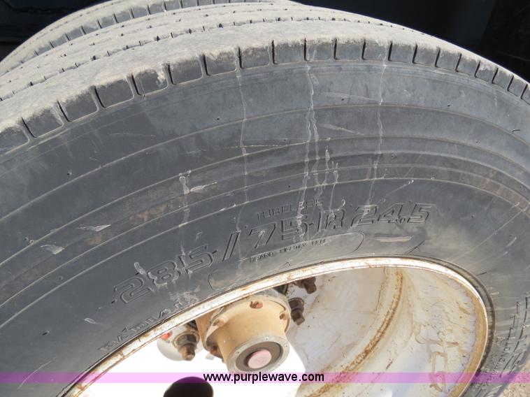 image for item B4562 1986 Monon 48' flatbed trailer