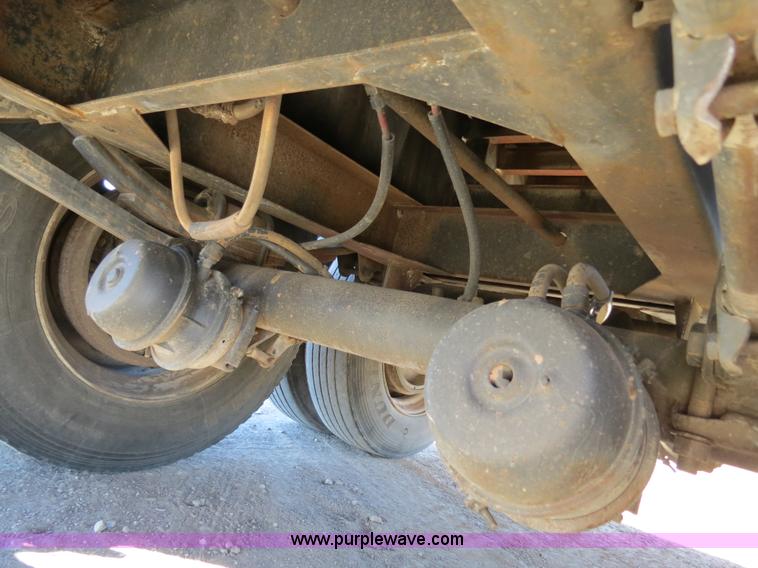 image for item B4562 1986 Monon 48' flatbed trailer