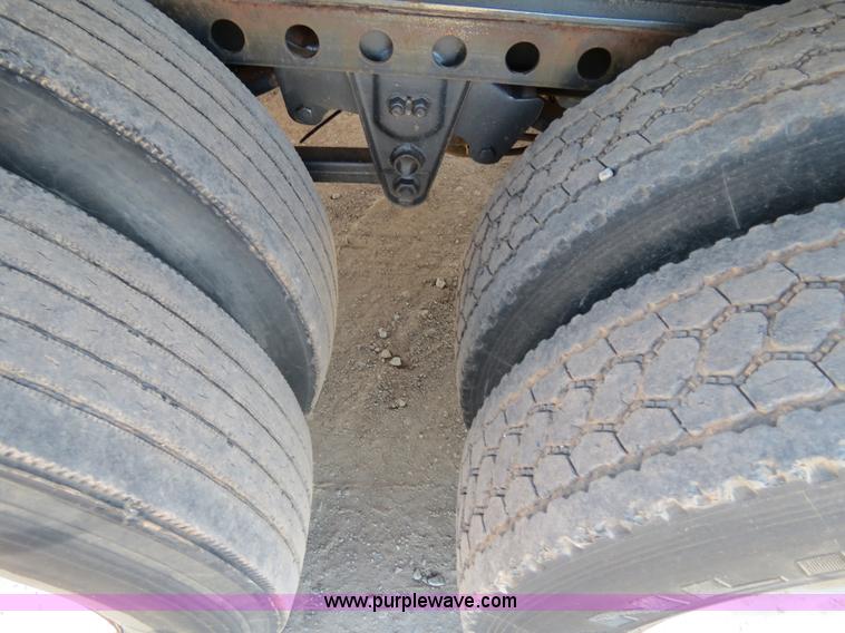 image for item B4562 1986 Monon 48' flatbed trailer