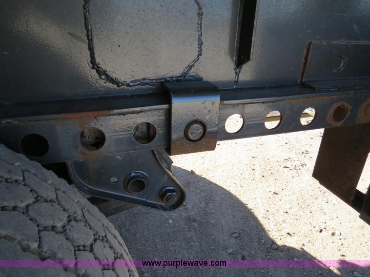 image for item B4562 1986 Monon 48' flatbed trailer