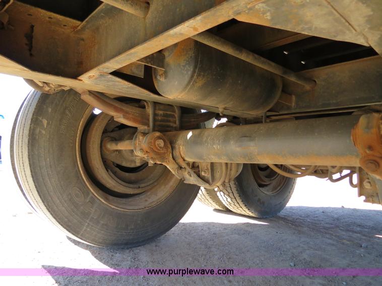 image for item B4562 1986 Monon 48' flatbed trailer