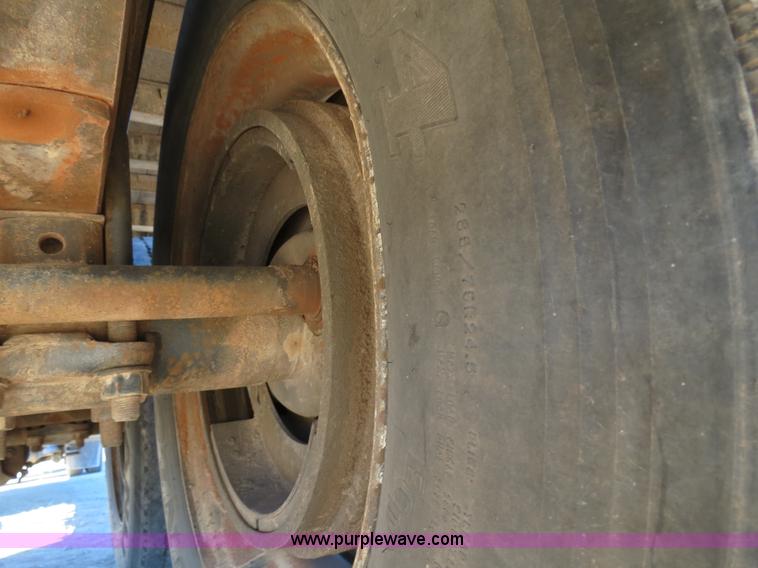 image for item B4562 1986 Monon 48' flatbed trailer