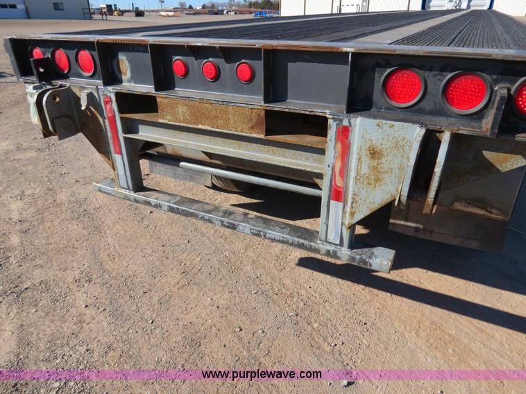 image for item B4562 1986 Monon 48' flatbed trailer