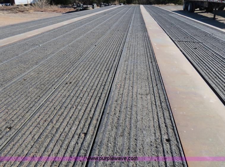 image for item B4562 1986 Monon 48' flatbed trailer